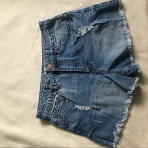 Medium washed shorts